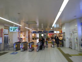 大和西大寺駅