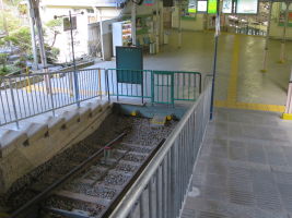 宝山寺駅