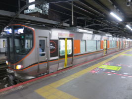 323系