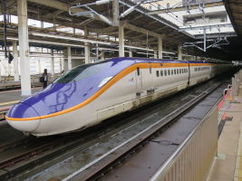新幹線E8系