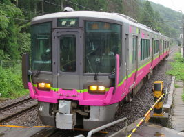 ハピラインふくい521系