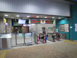 成田湯川駅