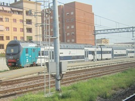 TrenitaliaALe710/711 TSR電車　2011/09/25Pioltello Limito駅
