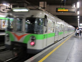 Metropolitana di Milano Linea M2用電車　2011/09/25Centrale FS駅