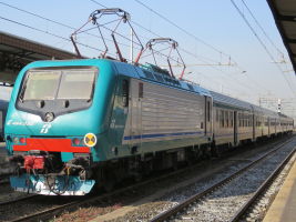TrenitaliaE464機関車