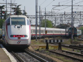 TrenitaliaE414機関車