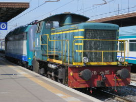 Trenitalia245ディーゼル機関車