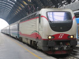 TrenitaliaE402B機関車　2016/12/03Milano Centrale駅