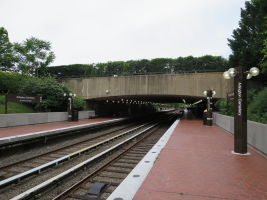 Arlington Cemetery駅