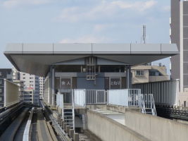 舎人駅