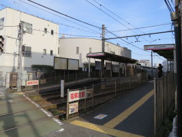 荒川区役所前駅