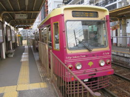 荒川区役所前駅