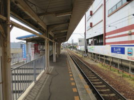 西泉駅