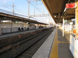 伊勢田駅