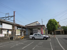 2011/05/02韮山駅駅前