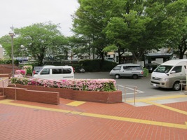 2011/05/03川奈駅駅前