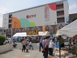 2011/05/04大雄山駅駅前