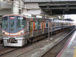 323系