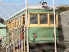 2012/02/10鎌倉海浜公園由比ガ浜地区にある江ノ電100形107号保存車