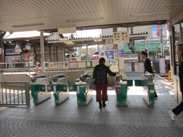 2012/02/10長谷駅駅改札